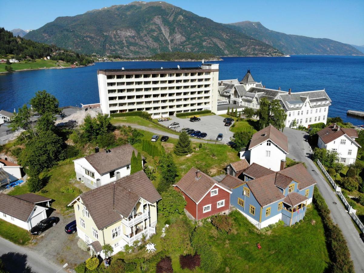 Villa Holmen 2 - Ground Floor Apartment Balestrand Ngoại thất bức ảnh